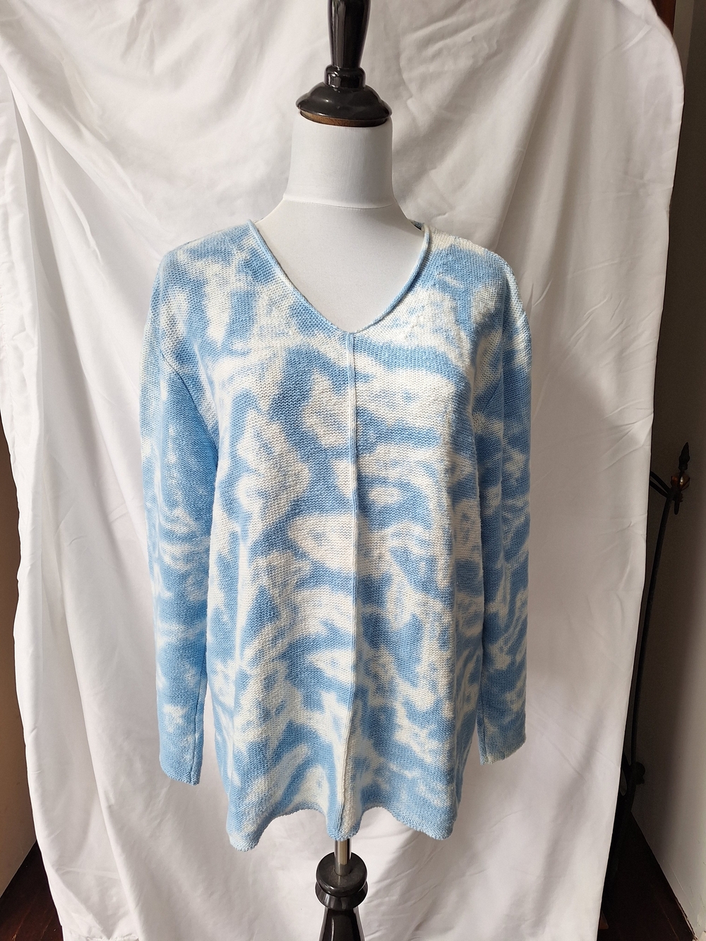 Light Blue & White V-Neck Marbled Knit Sweater